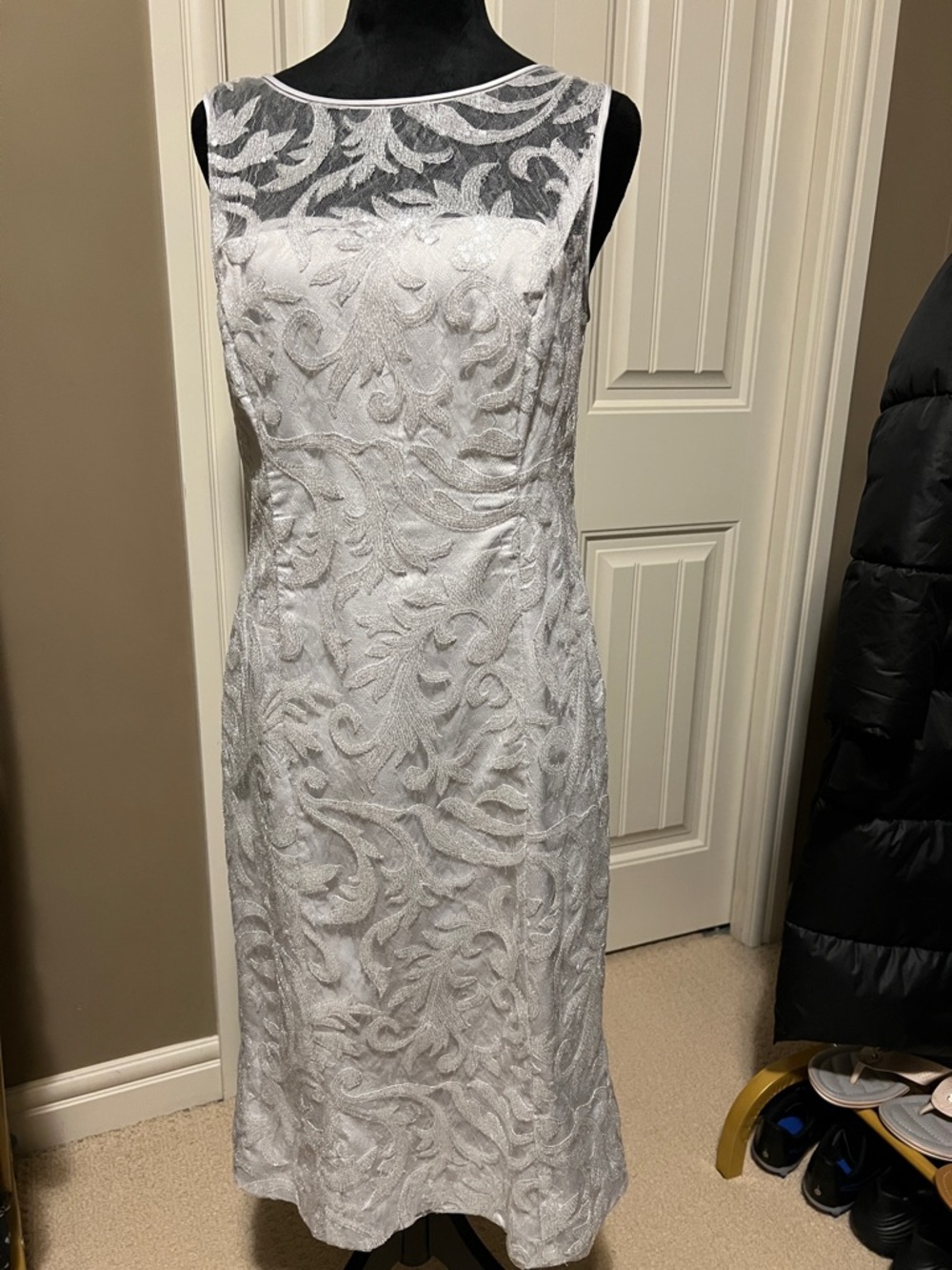 Lauren Ralph Lauren Silver-White Embroidered Sheath Dress